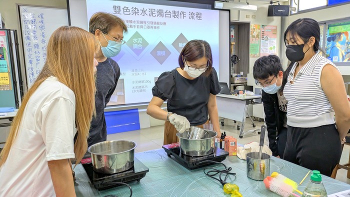 20250409【正修創客基地×工學院】工程材料應用實作工作坊-雙色染水泥燭台圖片
