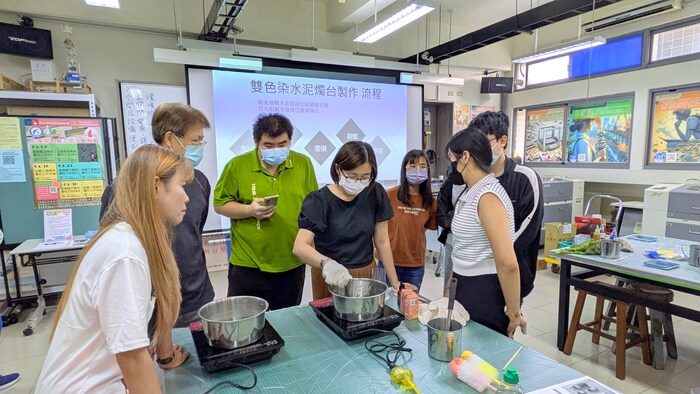 20250409【正修創客基地×工學院】工程材料應用實作工作坊-雙色染水泥燭台圖片