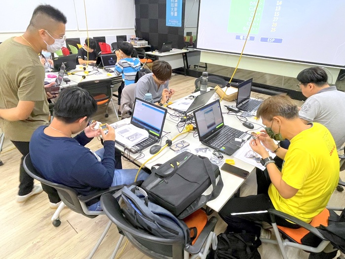 20251119【正修創客基地×工學院】基礎電子應用實作工作坊-e印俱全吊飾圖片