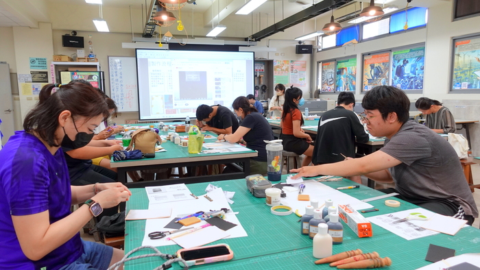 20250604【正修創客基地×工學院】工程材料應用實作工作坊-皮革自動彈片開合收納包圖片
