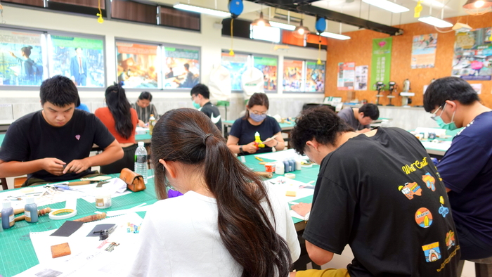 20250604【正修創客基地×工學院】工程材料應用實作工作坊-皮革自動彈片開合收納包圖片