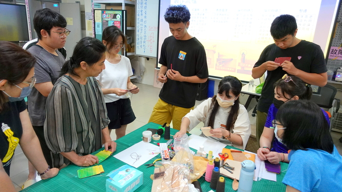 20250604【正修創客基地×工學院】工程材料應用實作工作坊-皮革自動彈片開合收納包圖片