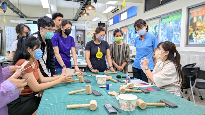 20250604【正修創客基地×工學院】工程材料應用實作工作坊-皮革自動彈片開合收納包圖片