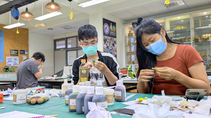20250604【正修創客基地×工學院】工程材料應用實作工作坊-皮革自動彈片開合收納包圖片