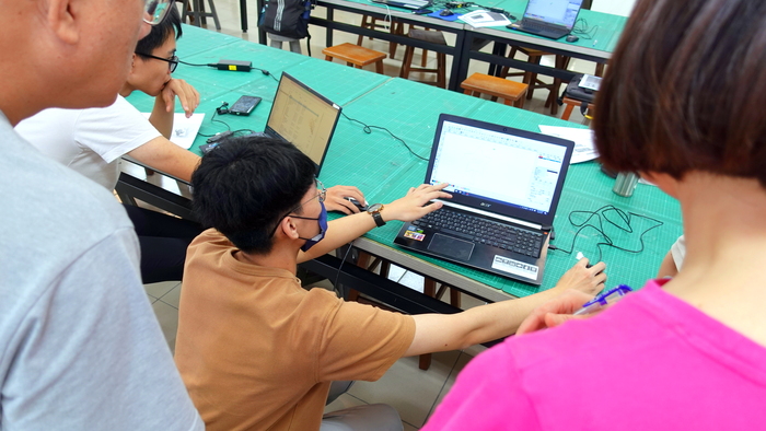 2025【正修創客基地×工學院】同儕學習社群研習-雷射雕刻教育訓練及基礎實作工作坊圖片