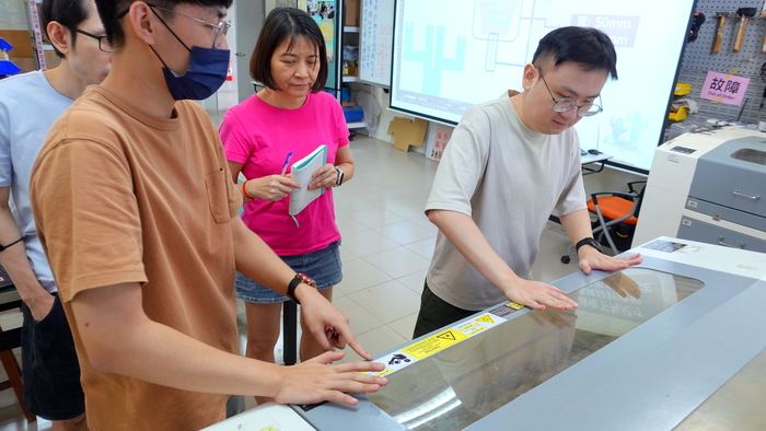 2025【正修創客基地×工學院】同儕學習社群研習-雷射雕刻教育訓練及基礎實作工作坊圖片