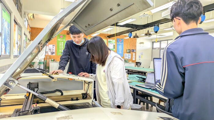 2025【正修創客基地×工學院】同儕學習社群研習-雷射雕刻教育訓練及基礎實作工作坊圖片