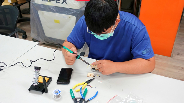 20250611【正修創客基地×工學院】基礎電子應用實作工作坊-光感動力車圖片