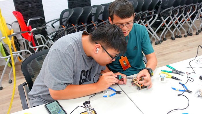 20250611【正修創客基地×工學院】基礎電子應用實作工作坊-光感動力車圖片