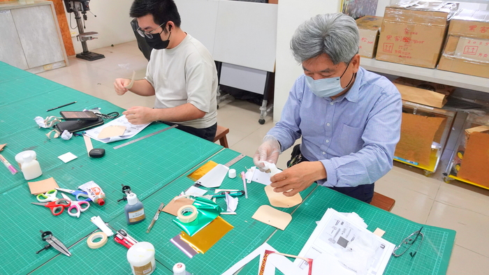 20250514-0521【正修創客基地×工學院】工程材料應用實作工作坊-燙金立體皮革磁釦小包圖片
