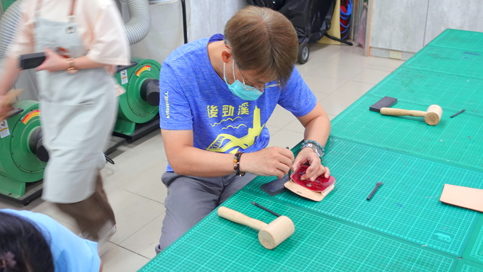 20250514-0521【正修創客基地×工學院】工程材料應用實作工作坊-燙金立體皮革磁釦小包圖片