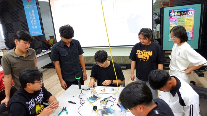 20251124【正修創客基地×工學院】雷射切割應用體驗工作坊-馬到成功小夜燈圖片