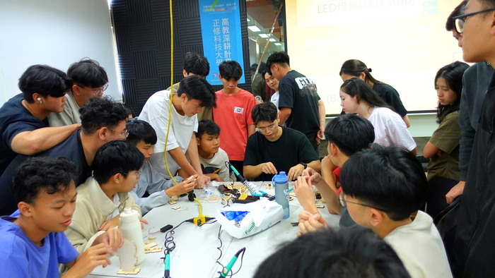 20251124【正修創客基地×工學院】雷射切割應用體驗工作坊-馬到成功小夜燈圖片