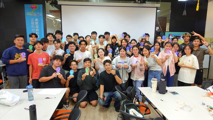 20251124【正修創客基地×工學院】雷射切割應用體驗工作坊-馬到成功小夜燈圖片