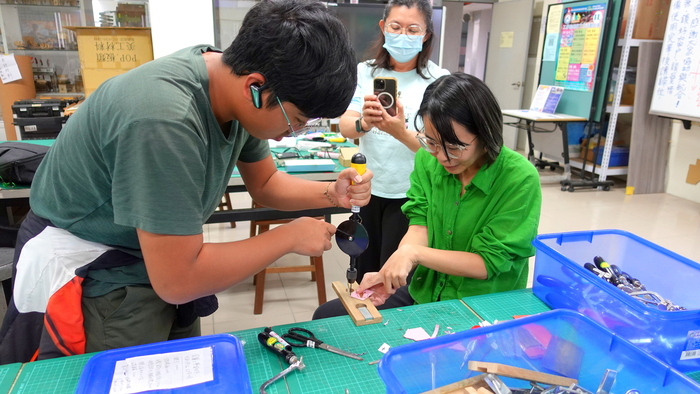 20251119【正修創客基地×工學院】基礎金工應用實作工作坊-蝕刻銅片吊飾圖片